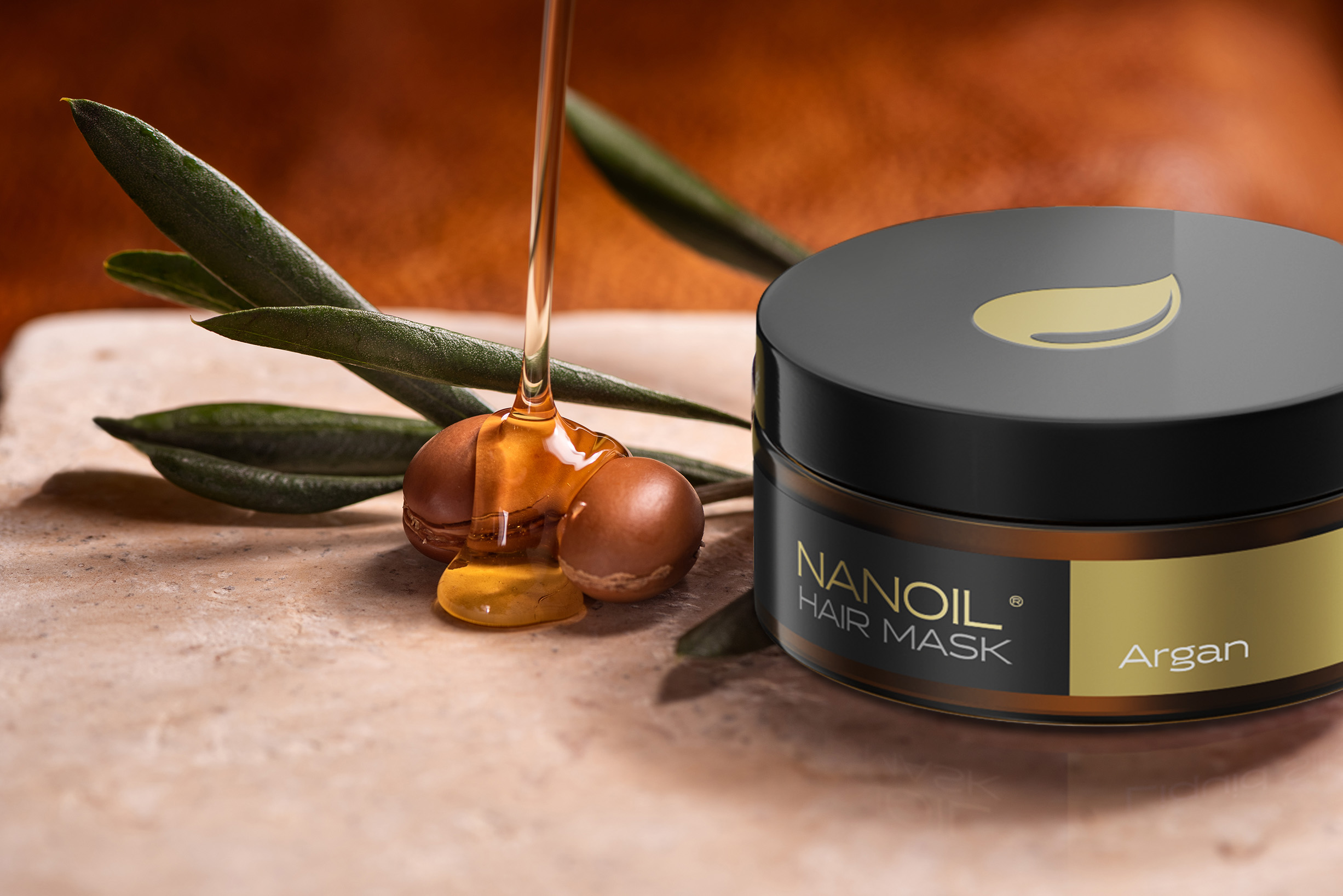 HIT: vlasová maska od Nanoil obohacená o tekuté zlato!